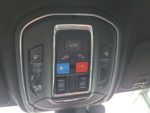 Used 2023 Jeep Grand Cherokee Altitude AWD/4WD image 66