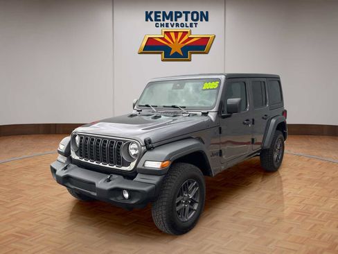Used 2025 Jeep Wrangler Unlimited Sport AWD/4WD image 2