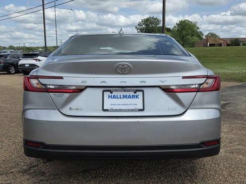 Used 2025 Toyota Camry LE FWD image 5