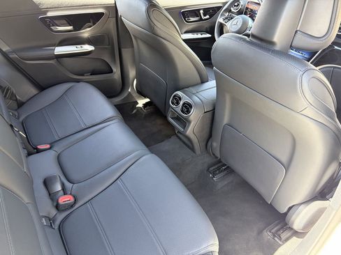 Used 2025 Mercedes-Benz GLC 300 4MATIC image 14