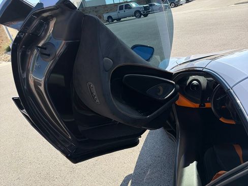 Used 2018 McLaren 570S Spider RWD image 18