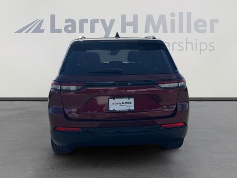 Certified 2023 Jeep Grand Cherokee Limited w/ Black Appearance Package image 4