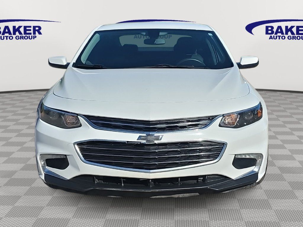 Used 2017 Chevrolet Malibu LT FWD image 2