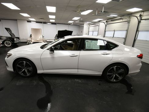 Used 2024 Acura TLX w/ Technology Package image 4