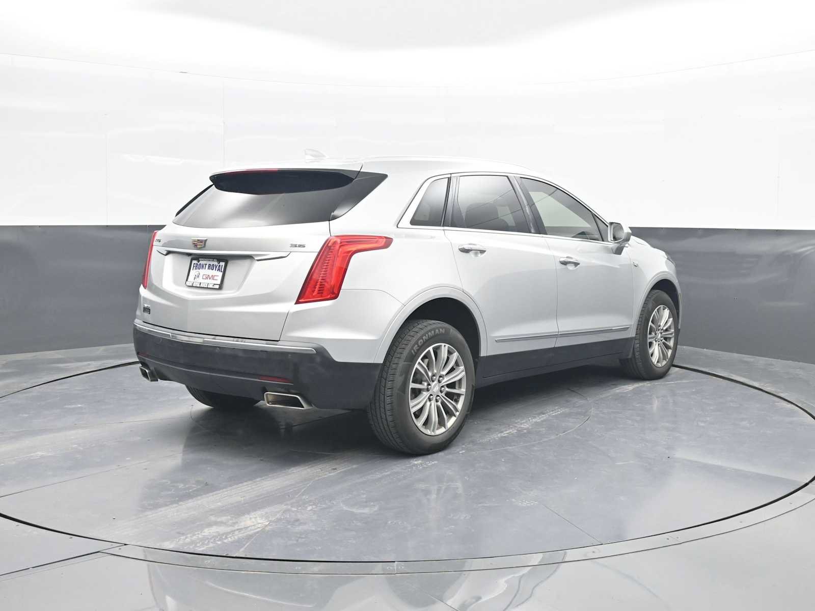 Used 2017 Cadillac XT5 Luxury w/ Driver Awareness Package AWD/4WD image 8