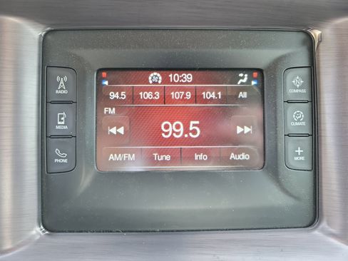 Used 2016 Dodge Charger SE RWD image 10