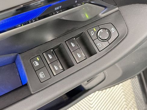 Used 2025 BMW i5 eDrive40i w/ Executive Package RWD image 13