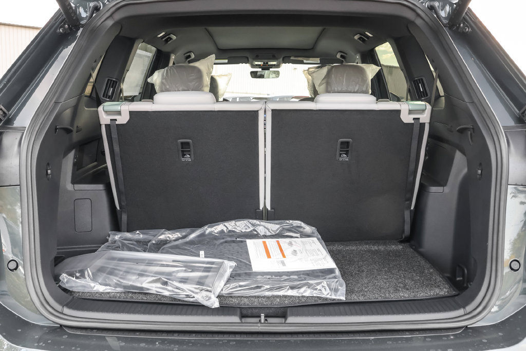 New 2027 Volkswagen Atlas SEL R-Line AWD/4WD image 37