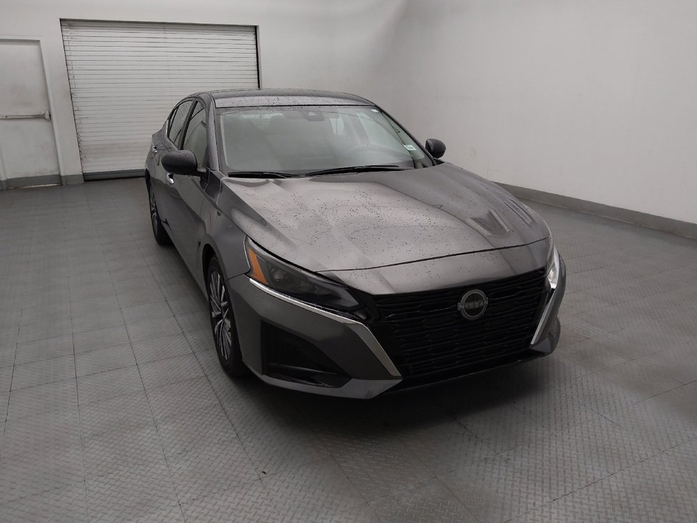 Used 2025 Nissan Altima 2.5 SV FWD image 13