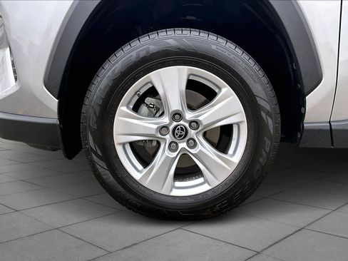 Used 2019 Toyota RAV4 XLE w/ Convenience Package image 10