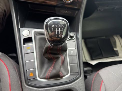 Used 2024 Volkswagen Jetta GLI 40th Anniversary Edition image 10