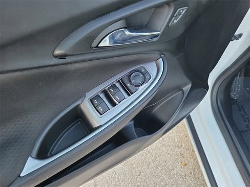 Used 2022 Chevrolet Malibu RS image 16