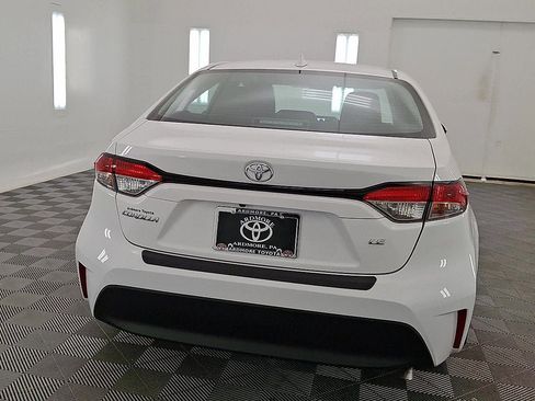 Certified 2023 Toyota Corolla LE image 3