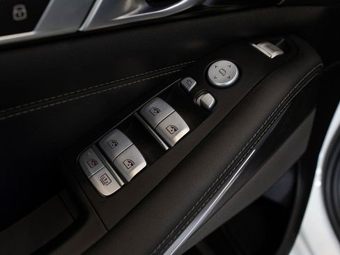 Used 2023 BMW X7 xDrive40i w/ Executive Package image 17