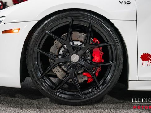 Used 2018 Audi R8 V10 w/ Premium Package RWD image 9