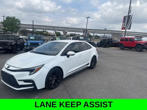 Used 2024 Toyota Corolla SE image 2