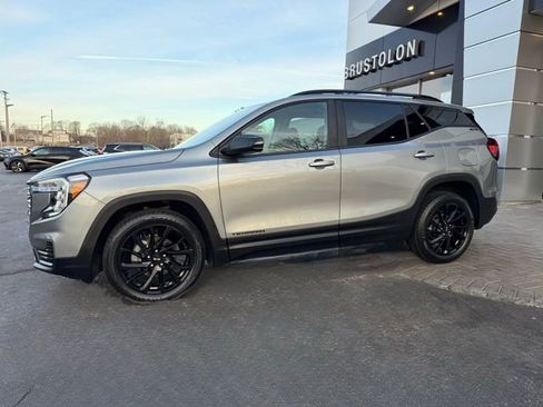 Used 2023 GMC Terrain SLE image 7