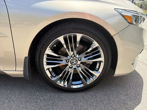 Used 2018 Honda Accord Touring image 12