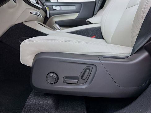 Used 2025 Volvo XC40 B5 Plus w/ Protection Package Premier image 8