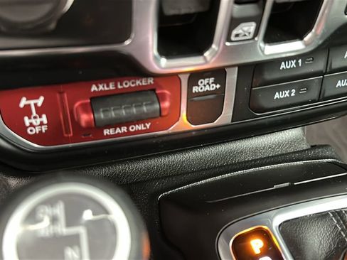 Used 2024 Jeep Gladiator Sport AWD/4WD image 21