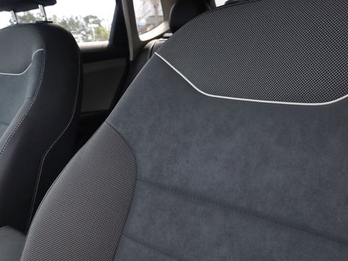 Used 2024 Volkswagen Taos SE image 19