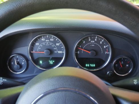 Used 2013 Jeep Wrangler Sport AWD/4WD image 6