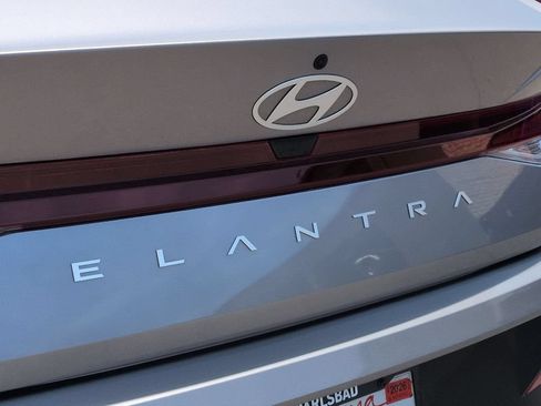 Used 2024 Hyundai Elantra SE FWD image 34