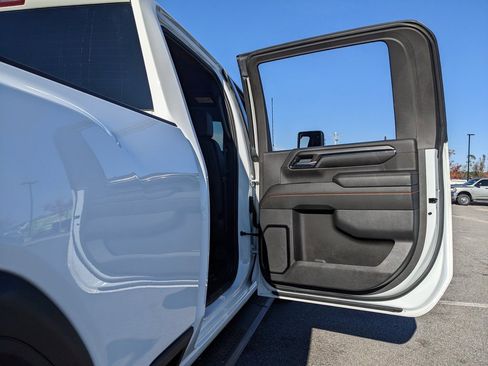 Used 2024 GMC Sierra 2500 AT4 image 57