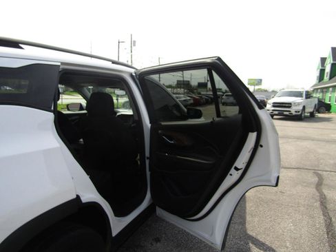 Used 2019 GMC Terrain SLE w/ Driver Convenience Package FWD image 20
