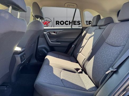 Used 2021 Toyota RAV4 XLE AWD/4WD image 16
