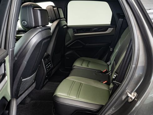 Used 2024 Porsche Cayenne image 32