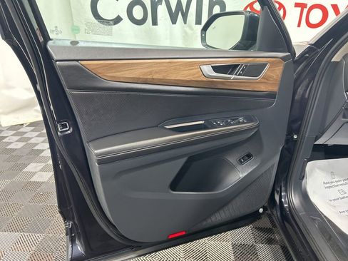 Used 2025 Volkswagen Atlas SE AWD/4WD image 21
