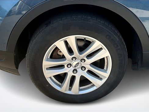 Used 2018 Ford Explorer XLT w/ XLT Technology Feature Bundle image 31