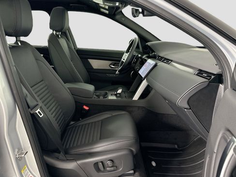 Certified 2025 Land Rover Discovery Sport Dynamic SE image 19