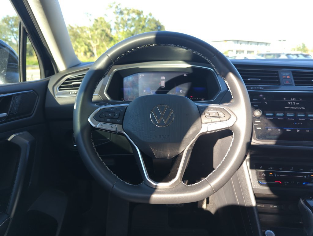 Used 2023 Volkswagen Tiguan SE w/ Panoramic Sunroof Package FWD image 15
