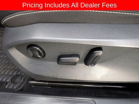 Used 2022 Volkswagen Taos SE FWD image 20