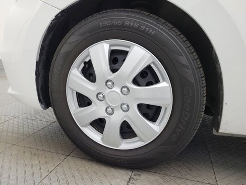 Used 2021 Nissan Versa S w/ Trunk Package image 31