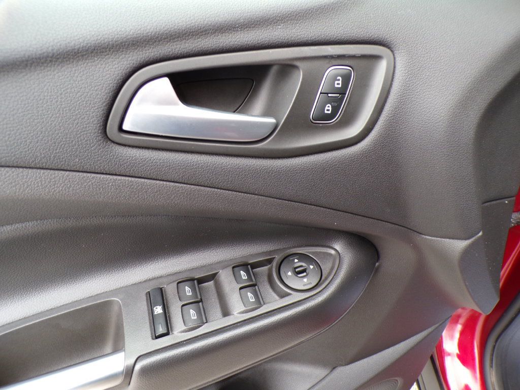 Used 2018 Ford Escape SE w/ SE Sync 3 Package AWD/4WD image 24