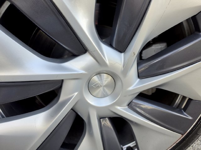 Used 2024 Tesla Model Y Long Range AWD/4WD image 26