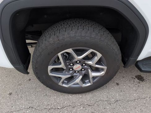 Used 2025 GMC Sierra 1500 SLT w/ SLT Premium Plus Package image 9