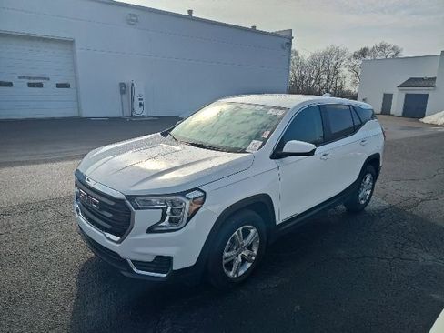 Certified 2024 GMC Terrain SLE image 2