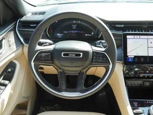 Used 2023 Jeep Grand Cherokee Limited AWD/4WD image 16