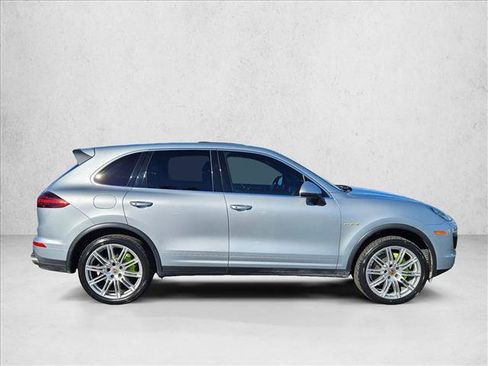 Used 2016 Porsche Cayenne S image 4