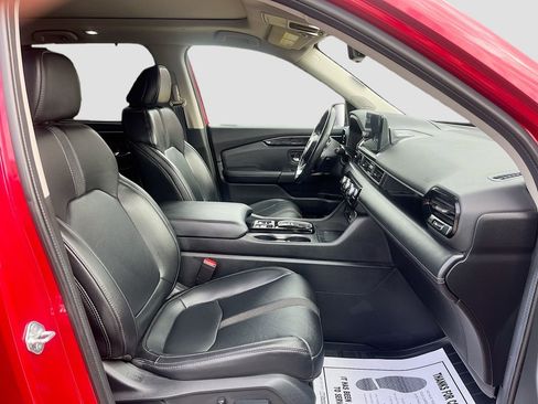 Used 2023 Honda Pilot Touring image 32