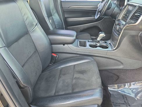 Used 2018 Jeep Grand Cherokee Altitude image 18