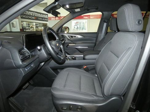 Used 2025 Chevrolet Traverse LT image 10