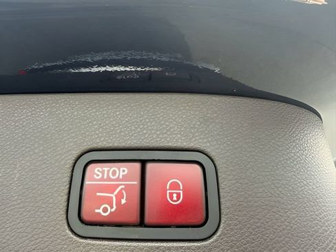 Used 2018 Mercedes-Benz GLS 450 4MATIC image 9