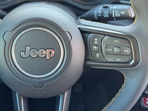Used 2024 Jeep Wrangler Unlimited AWD/4WD image 21