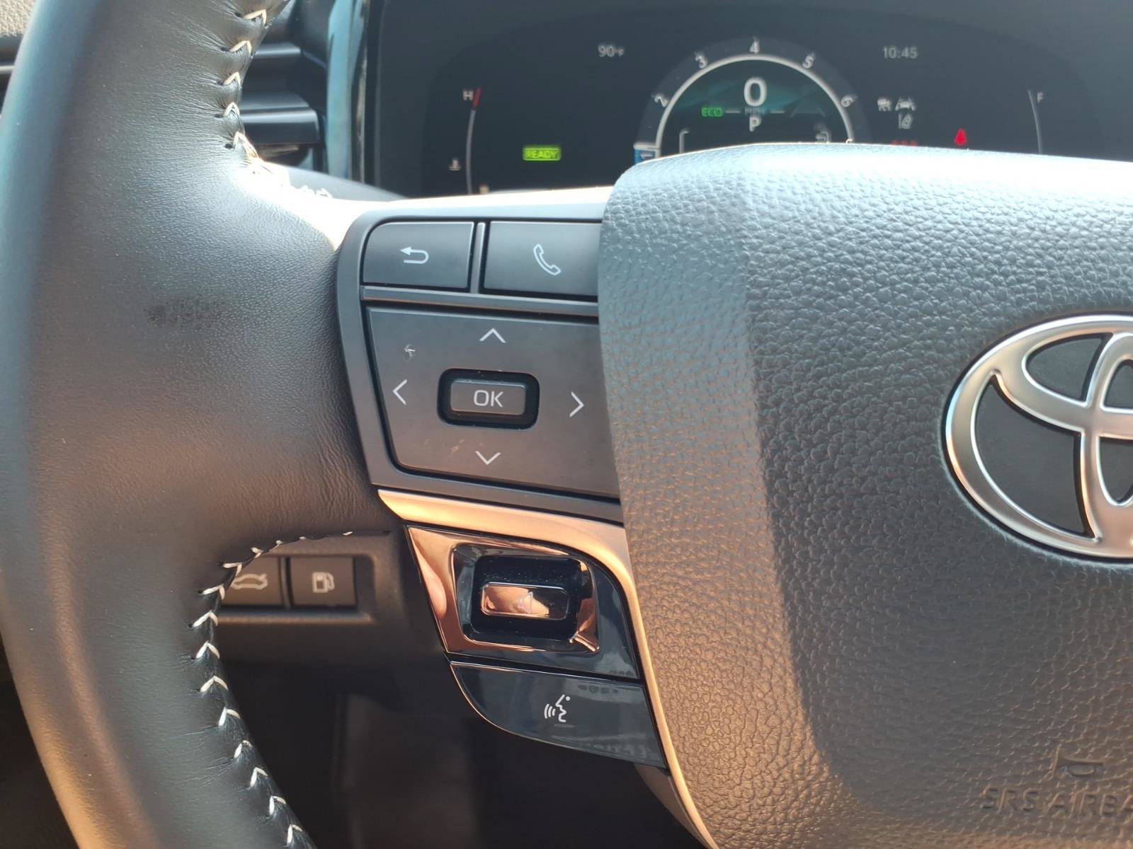 Used 2026 Toyota Camry Hybrid FWD image 16