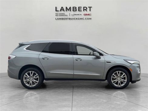 Used 2024 Buick Enclave Essence w/ Experience Buick Package FWD image 6